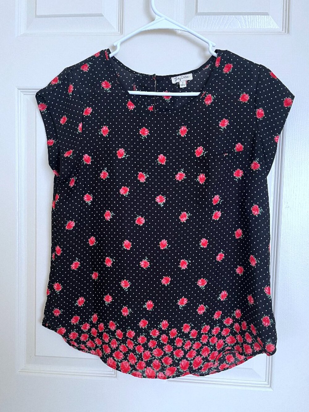 Lily White - Black Top with Red Roses - Size M Petite